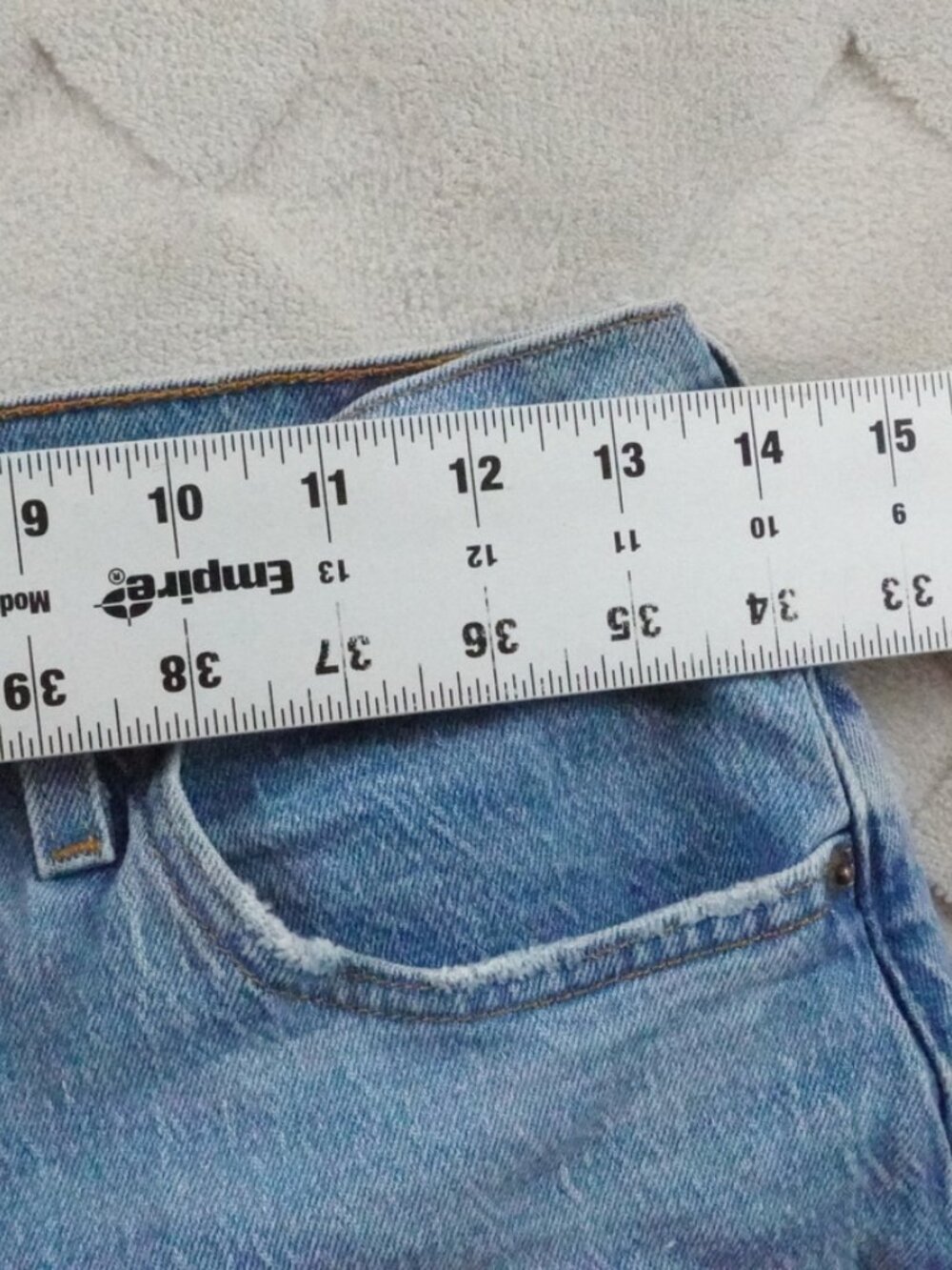 Levi's 501 High Rise Cutoff Shorts Womens 28 Light Wash - Picture 6 of 10